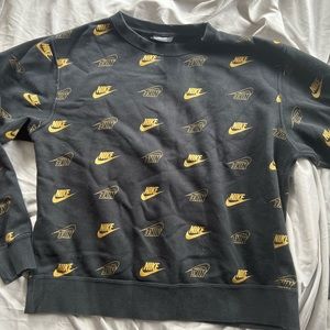 black and gold nike crew neck.